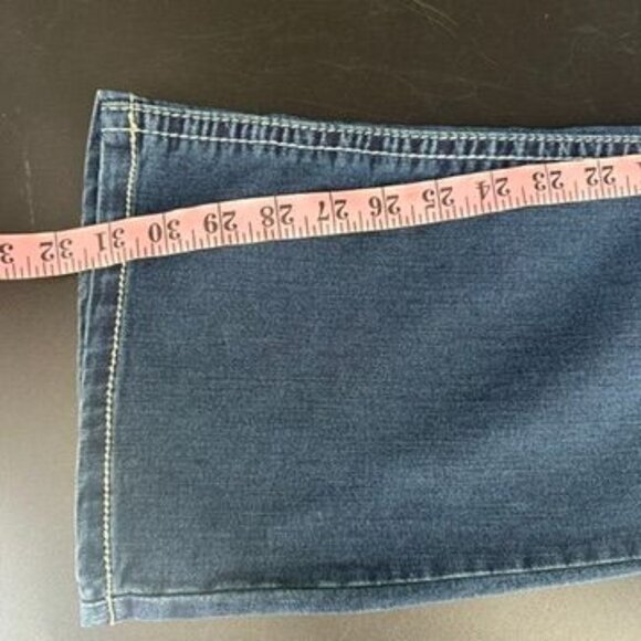 WallFlower Women’s 9 "The Luscious Curvy" Fit Bootcut Jeans - Picture 9 of 10